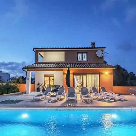 Moki Mit Privatem Beheizbarem Pool