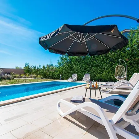 فيلة Moki Mit Privatem Beheizbarem Pool