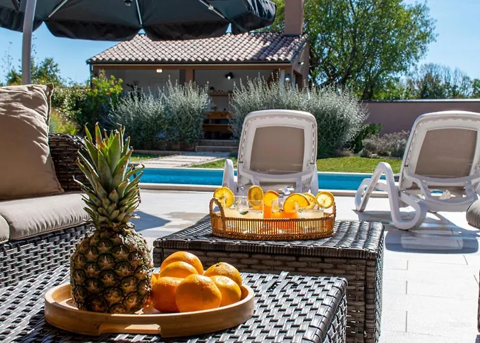 Moki Mit Privatem Beheizbarem Pool * بولا