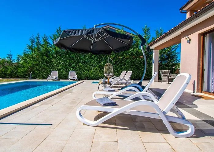 Moki Mit Privatem Beheizbarem Pool فيلة