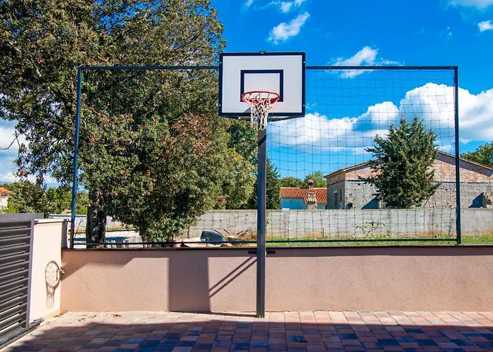 Moki Mit Privatem Beheizbarem Pool بولا