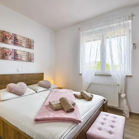 Villa Moki Mit Privatem Beheizbarem Pool Pola