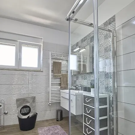 Moki Mit Privatem Beheizbarem Pool - By Istrabook Вилла *