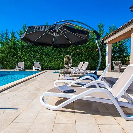 Moki Mit Privatem Beheizbarem Pool Villa