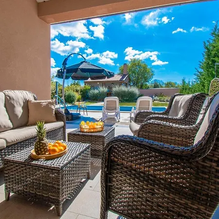 Villa Moki Mit Privatem Beheizbarem Pool