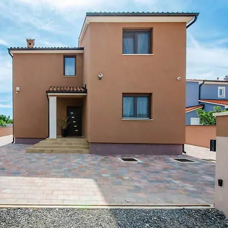 Moki Mit Privatem Beheizbarem Pool Villa Pula