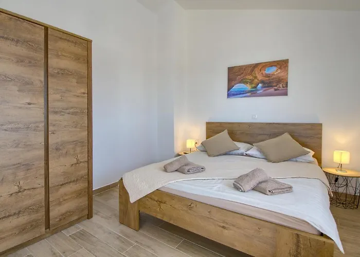 Moki Mit Privatem Beheizbarem Pool Villa Pula