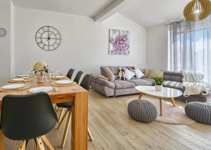 Moki Mit Privatem Beheizbarem Pool Villa Pula