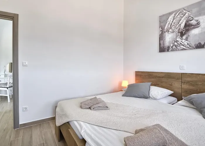 Moki Mit Privatem Beheizbarem Pool Pula