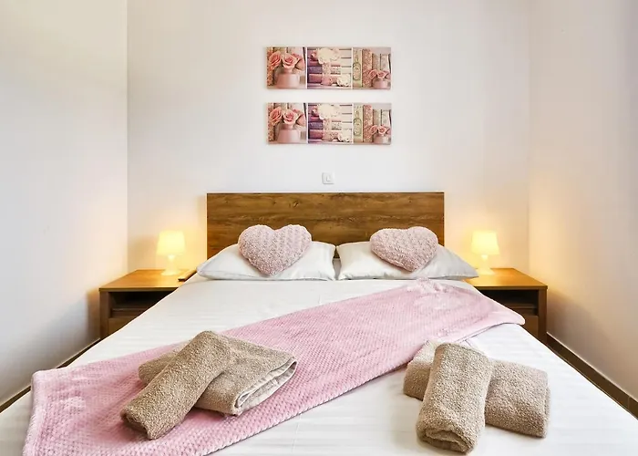 Moki Mit Privatem Beheizbarem Pool Villa Pula