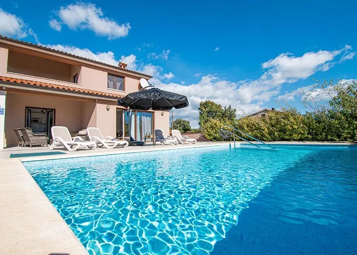 Moki Mit Privatem Beheizbarem Pool * Pula