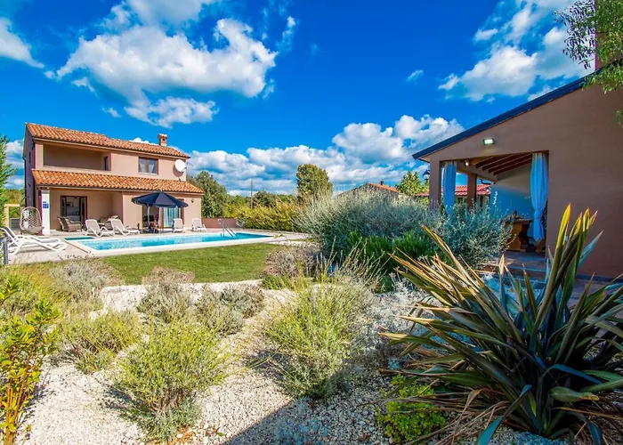 Moki Mit Privatem Beheizbarem Pool Villa