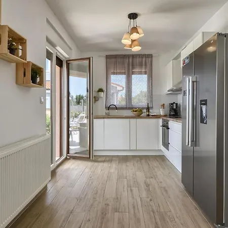 Villa Moki Mit Privatem Beheizbarem Pool Póla