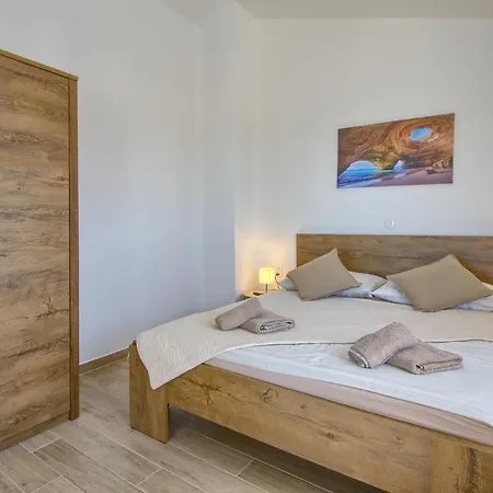 Moki Mit Privatem Beheizbarem Pool Villa Póla