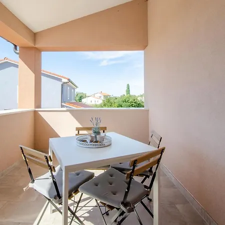 Villa Moki Mit Privatem Beheizbarem Pool Póla