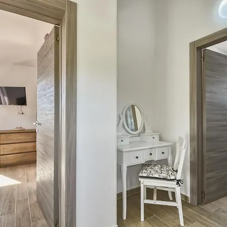 Moki Mit Privatem Beheizbarem Pool Póla