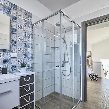 Moki Mit Privatem Beheizbarem Pool Póla