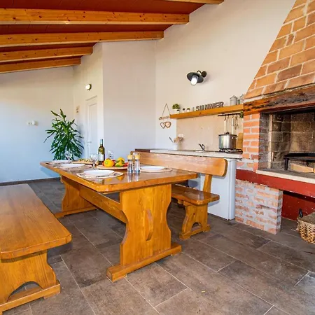 Villa Moki Mit Privatem Beheizbarem Pool Póla