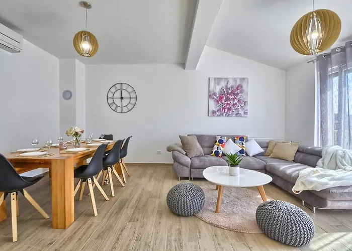 Moki Mit Privatem Beheizbarem Pool פולה