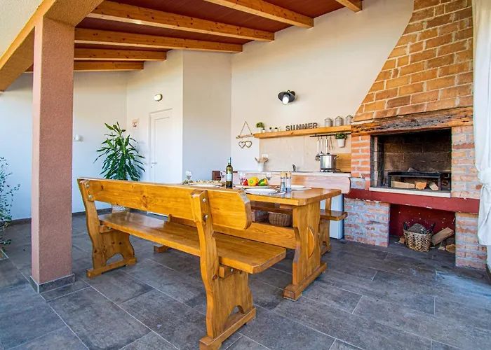 Moki Mit Privatem Beheizbarem Pool * פולה